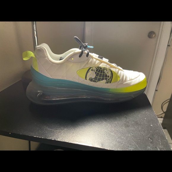 Nike Air Max 720 World Wide Edition - Picture 2 of 5